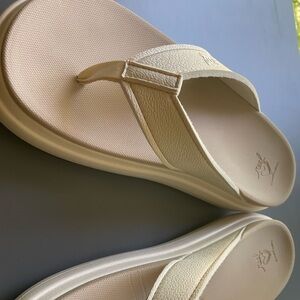 Reef Off-White Textured Sandals